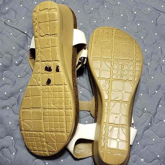 Hocus Pocus white wedge sandals size 10 - Picture 5 of 7
